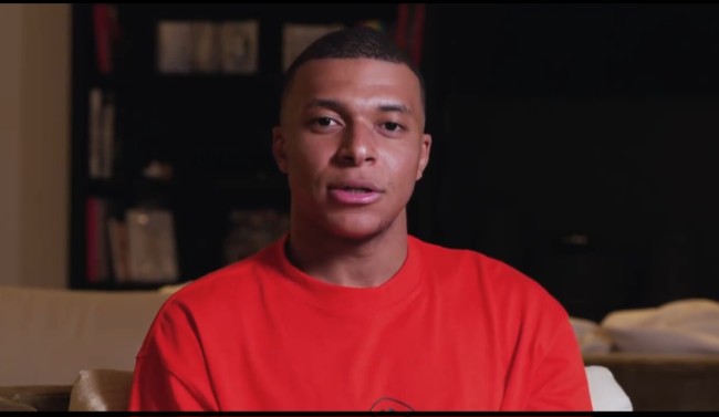 Momen Mbappe saat menyampaikan tak perpanjang kontrak dengan PSG. (Foto: Instagram)